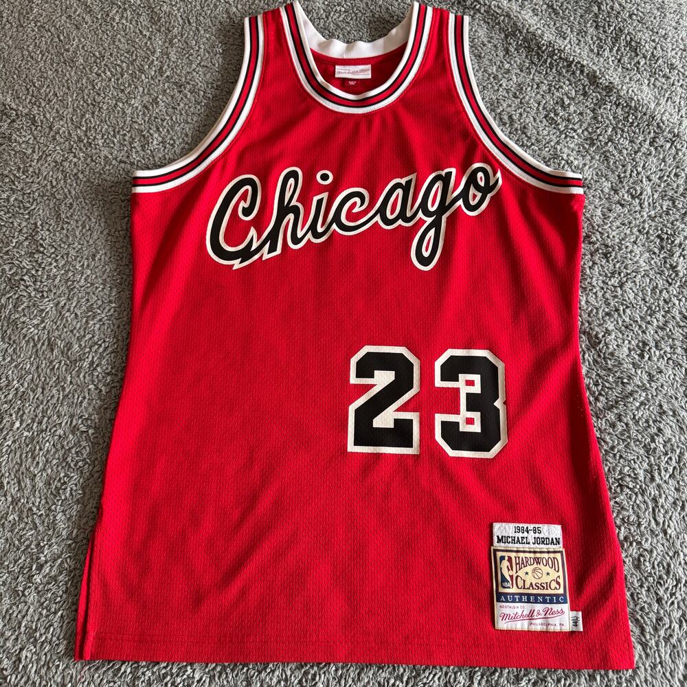 100% Authentic Mitchell & Ness NBA Chicago Bulls Michael Jordan Rookie Jersey 44